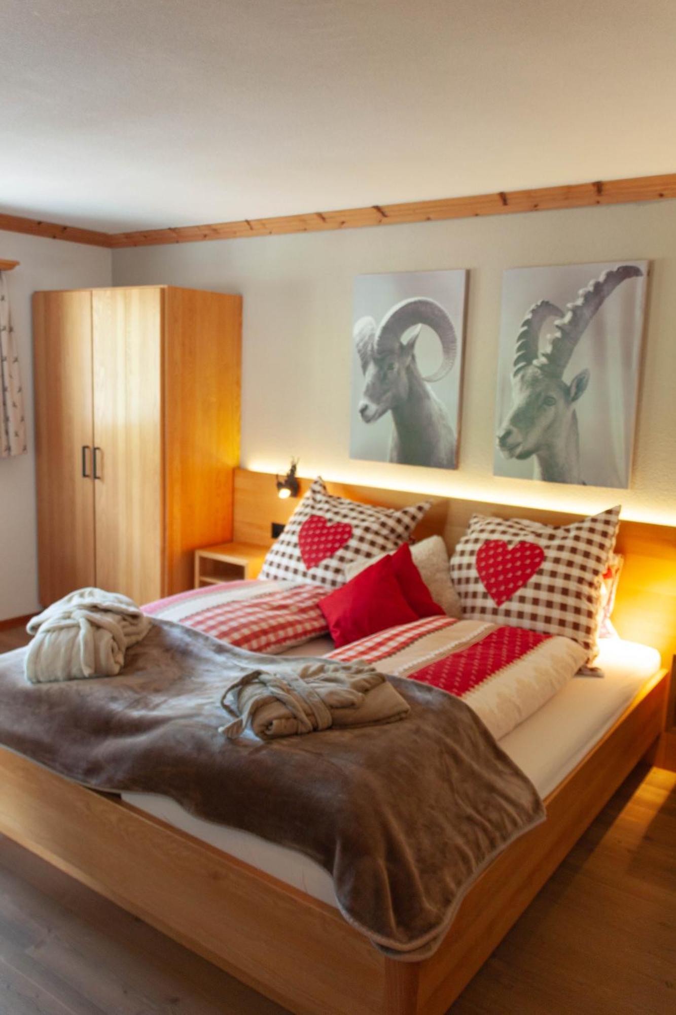 Hotel Madrisajoch ザンクト・アンテーニーン エクステリア 写真