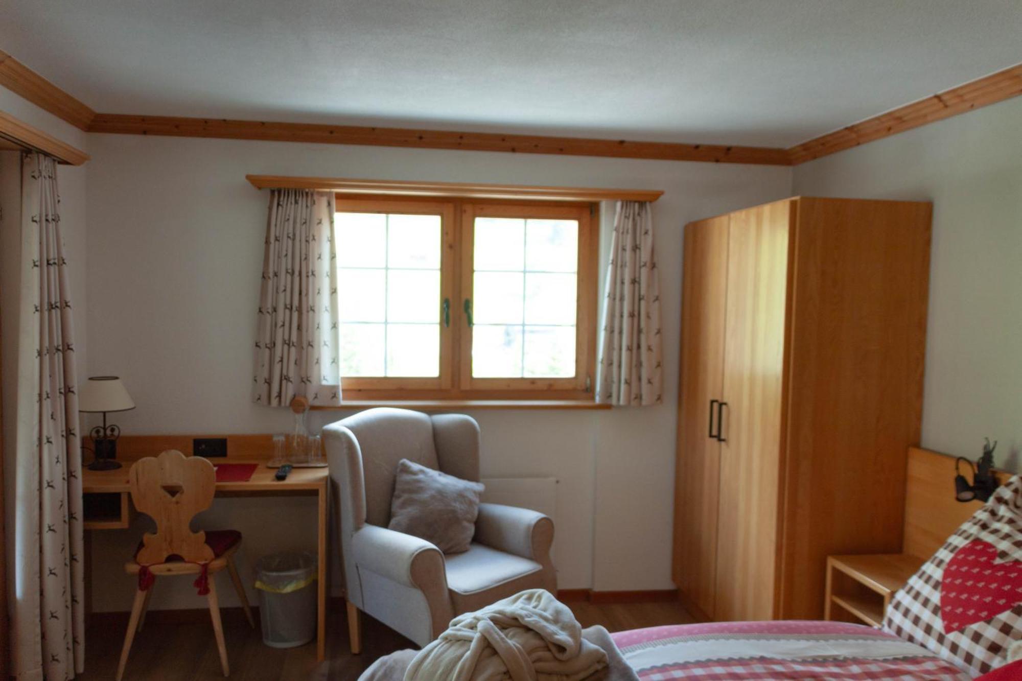 Hotel Madrisajoch ザンクト・アンテーニーン エクステリア 写真