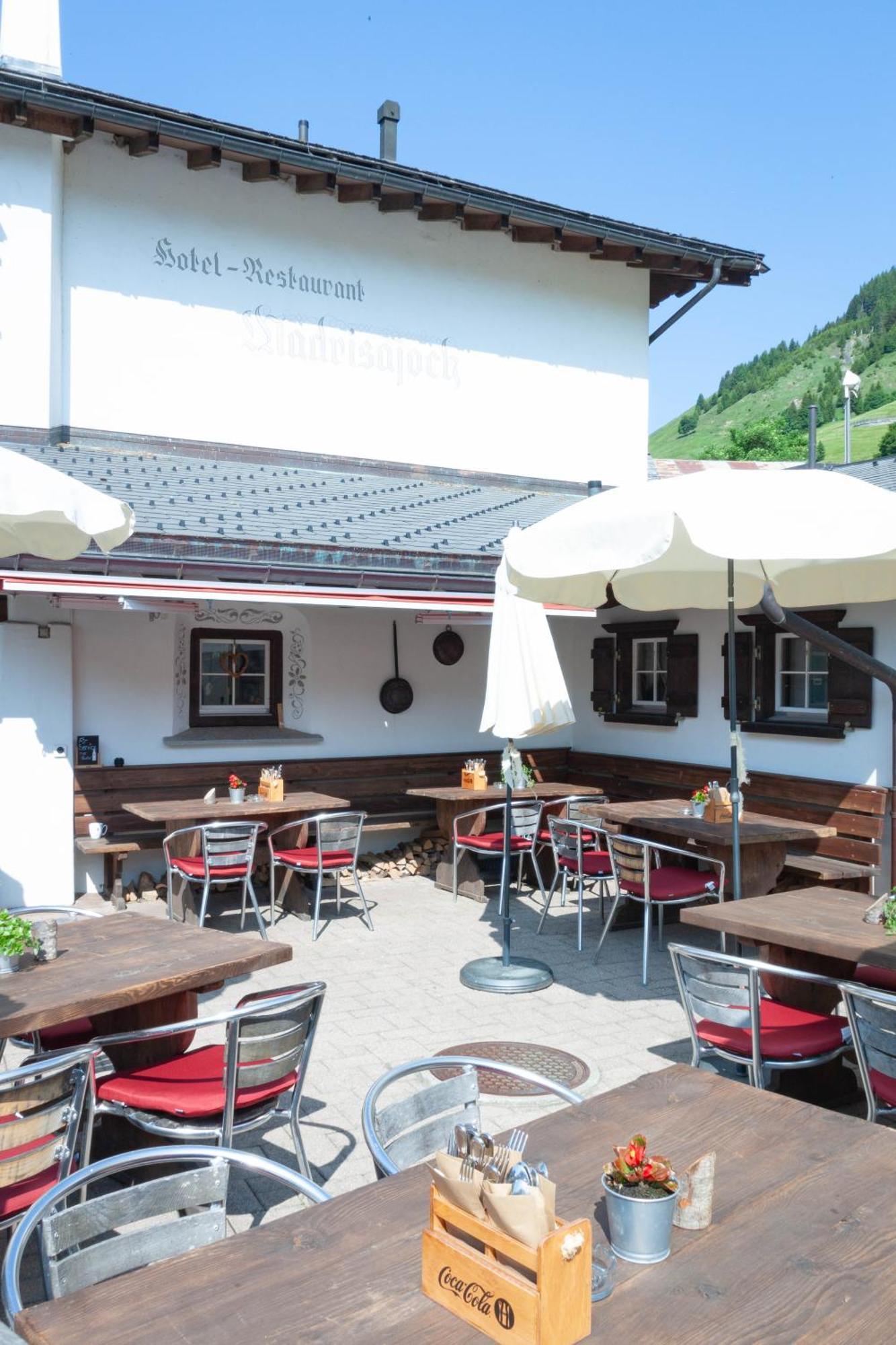 Hotel Madrisajoch ザンクト・アンテーニーン エクステリア 写真