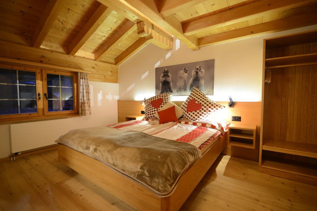 Hotel Madrisajoch ザンクト・アンテーニーン エクステリア 写真