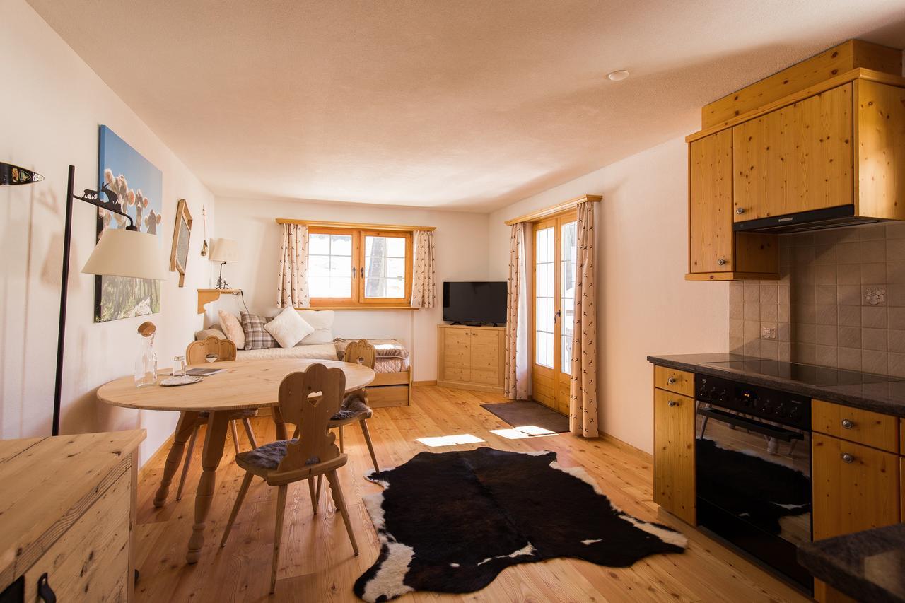Hotel Madrisajoch ザンクト・アンテーニーン エクステリア 写真