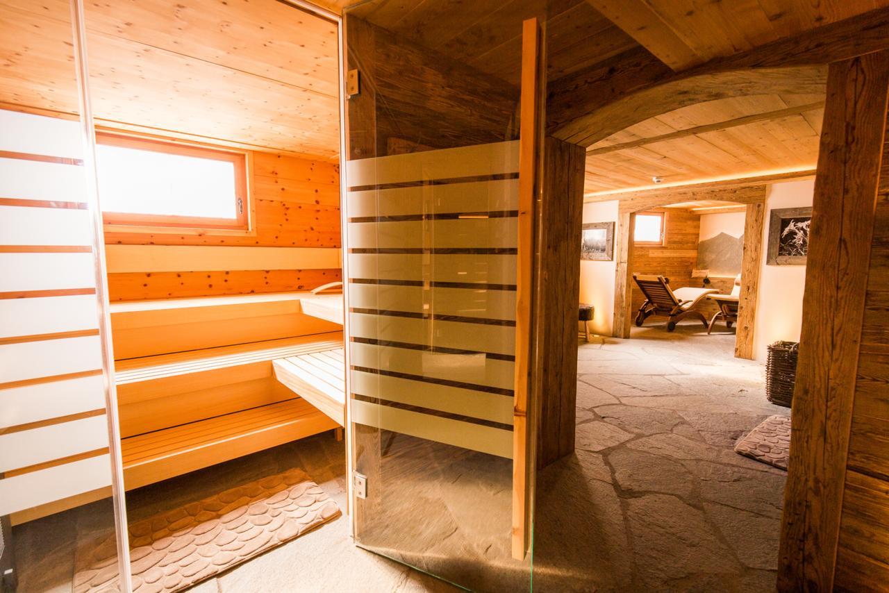 Hotel Madrisajoch ザンクト・アンテーニーン エクステリア 写真