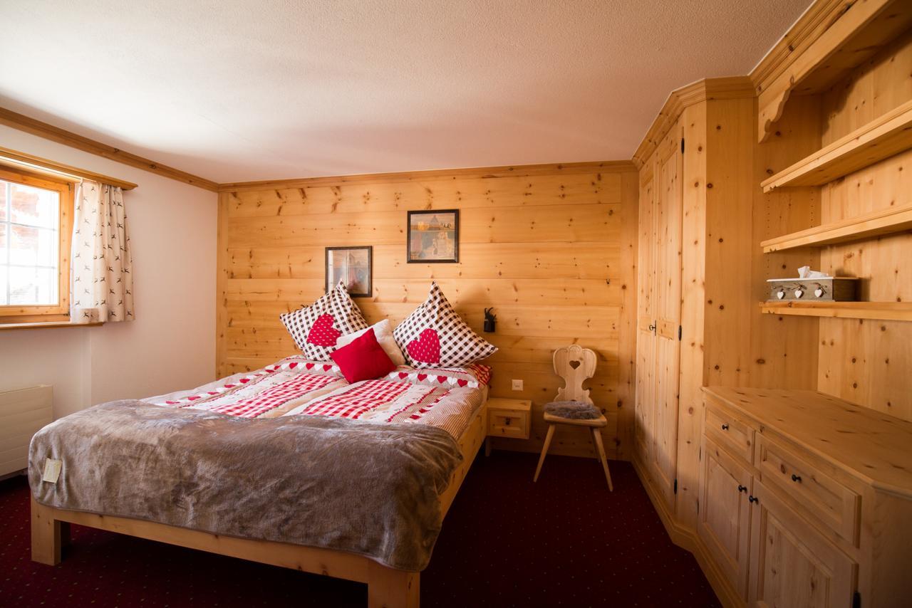 Hotel Madrisajoch ザンクト・アンテーニーン エクステリア 写真