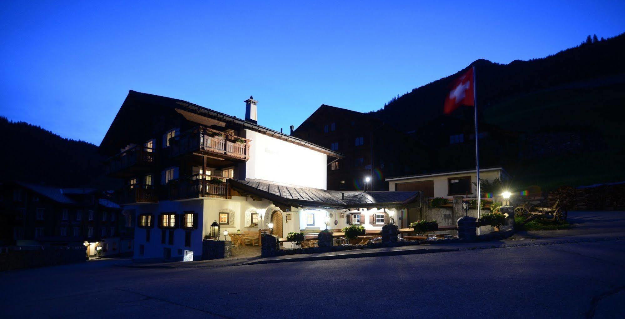 Hotel Madrisajoch ザンクト・アンテーニーン エクステリア 写真