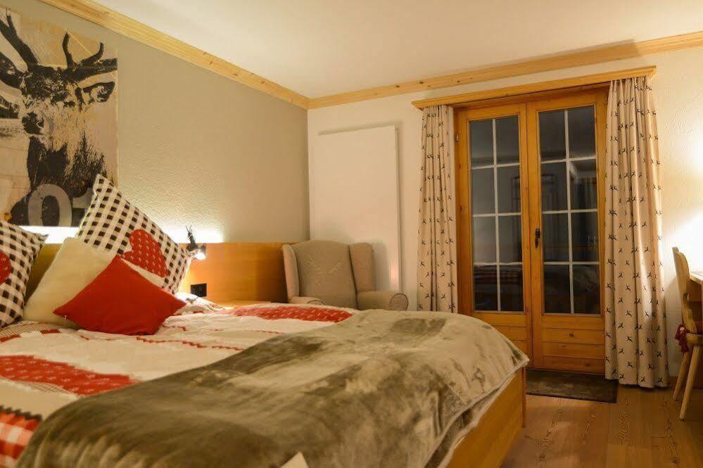 Hotel Madrisajoch ザンクト・アンテーニーン エクステリア 写真